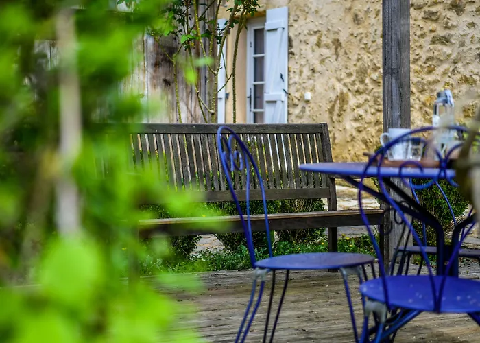 Logis Le Relais Du Bastidou Отель Beaumarches