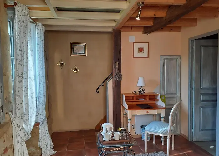 Отель Logis Le Relais Du Bastidou Beaumarches